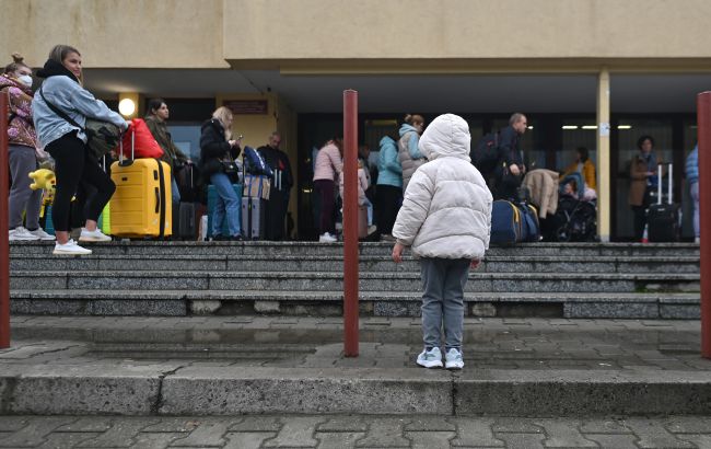 Все більше поляків виступають проти прийому біженців із України: з чим це пов’язано