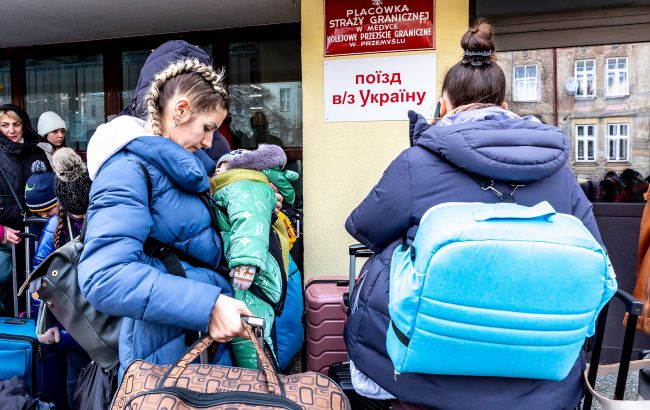 Понад 3 млрд гривень. Скільки українців скористалися соціальною допомогою в Польщі