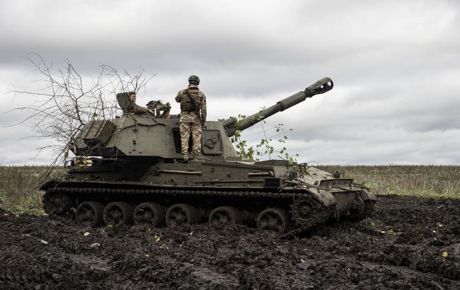 ЗСУ з артилерії атакували позиції окупантів у захоплених будинках (відео)