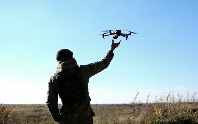 ВСУ показали видео уничтожения врага с помощью FPV-дронов и беспилотника Vampire