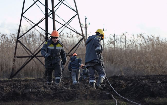 У Києві та низці областей екстрені відключення світла. Графіки не працюють