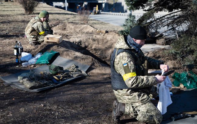 На околиці Києва будують укріплення на випадок повторного наступу Росії, - КМВА