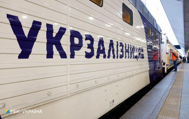 В Україні через негоду затримується низка потягів