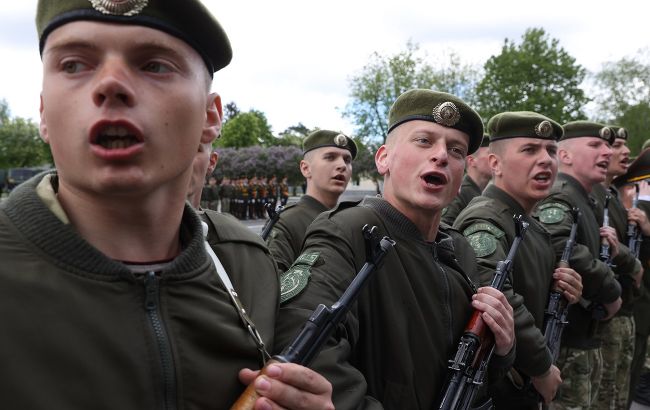 В Беларуси планируют призывать в армию по СМС и усилить наказание за неявку