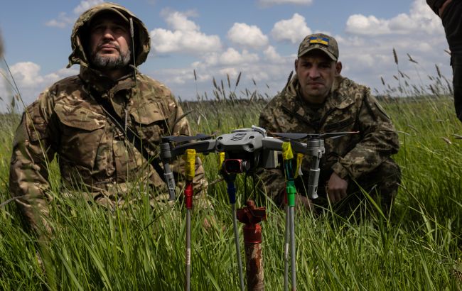 Прикордонники з мінометів і дронів атакували позиції росіян під Бахмутом (відео)