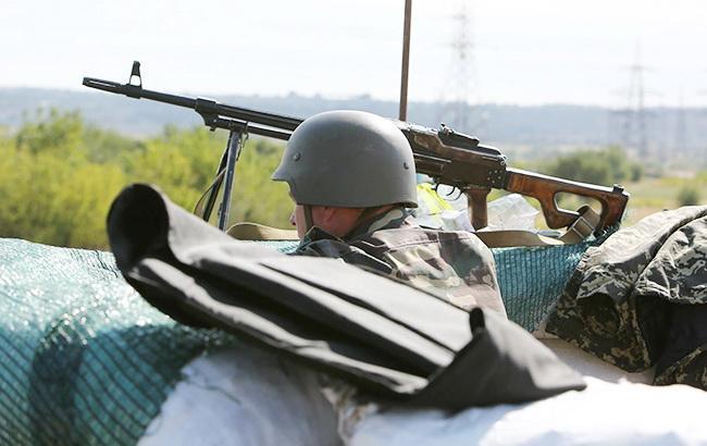 На Донбасі за день поранено двох українських військових, - ООС