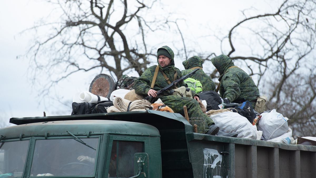 Власти РФ, вероятно, запретили военным ездить на гражданских авто | РБК  Украина