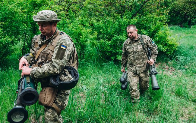 Ракетний удар по чотирьох областях України: з'явилося відео збитої ракети