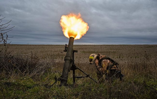 Прикордонники з міномету знищили будинок з окупантами в Донецькій області (відео)