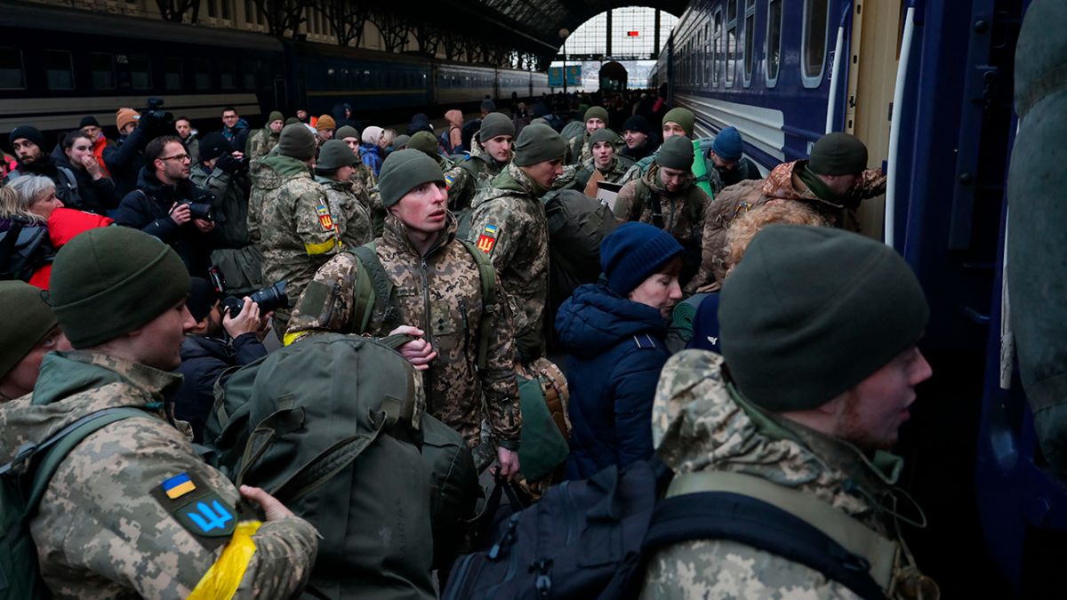 Мобилизация в Украине - женщина сдавала места выдачи повесток | РБК Украина