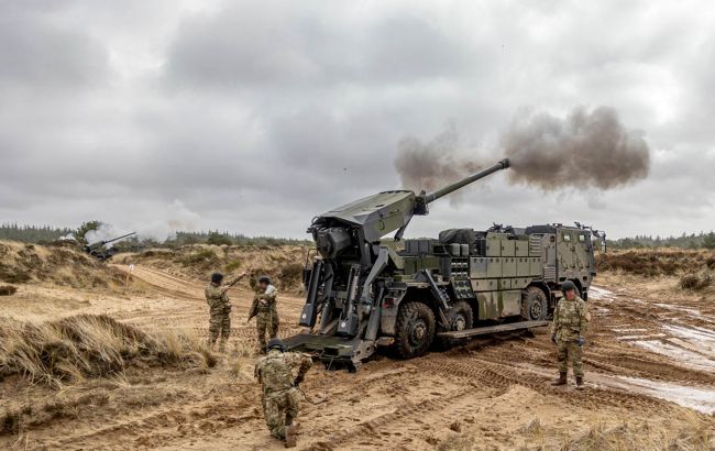 Впервые появилось видео, как военные Дании обучали военных из Украины на САУ Caesar