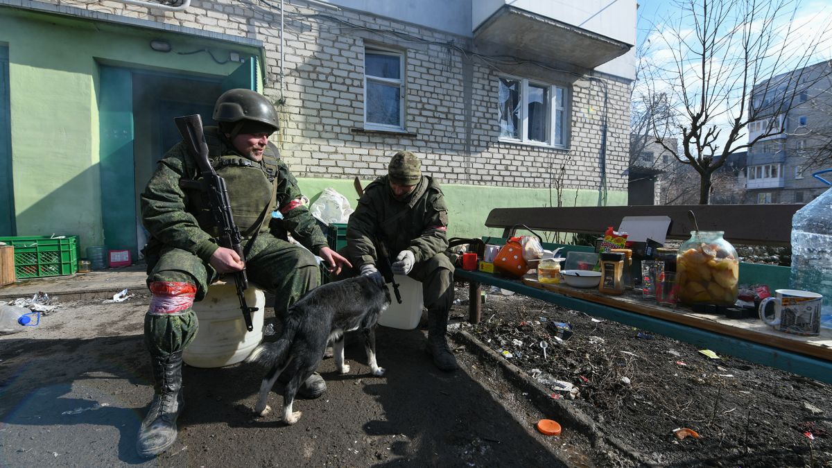 Россияне занимают жилье украинцев в Токмаке | РБК Украина