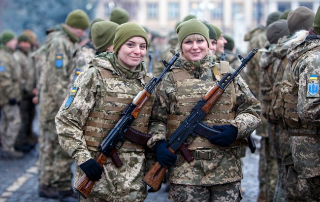 Жінок-військових в Україні планують забезпечити новою формою: проводять тести зразків