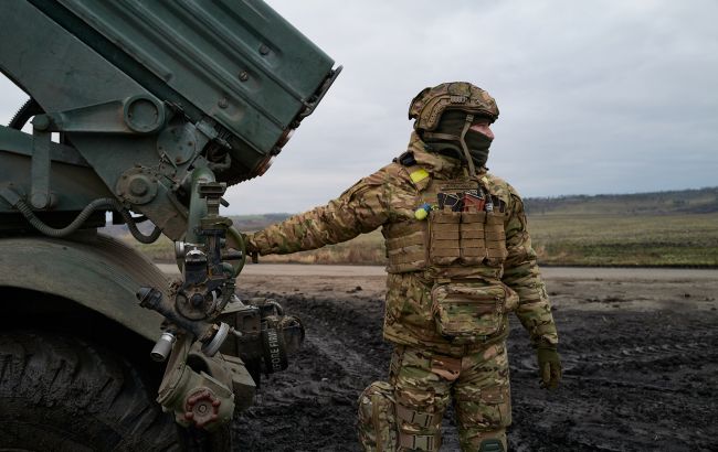 Основні зусилля окупанти прикладають на трьох напрямках: яка ситуація на фронті