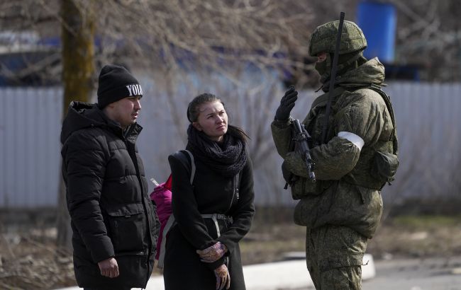 Оккупанты проводят подомовые обходы и изымают украинские паспорта, - ЦНС