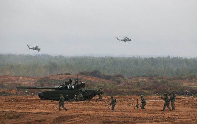 ВСУ сбили российский вертолет с десантом на Змеином: появилось видео