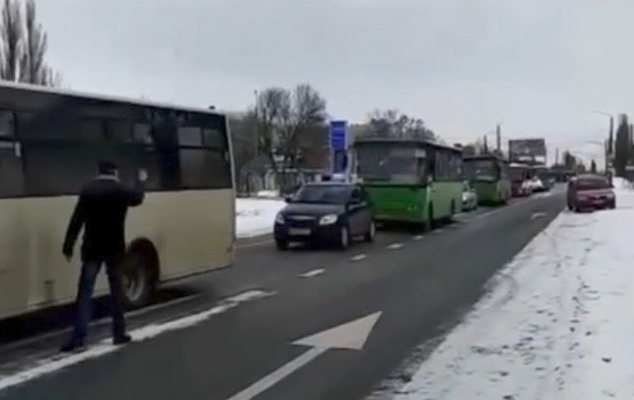 Глава сум. Эвакуация Украина. Эвакуация из сум. Автобусы эвакуируют людей из Мариуполя.