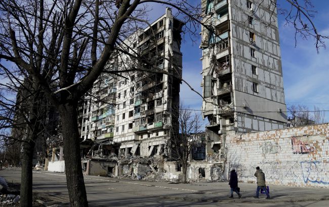 "Лівобережжя фізично немає": як окупанти зносять будинки в Маріуполі (відео)