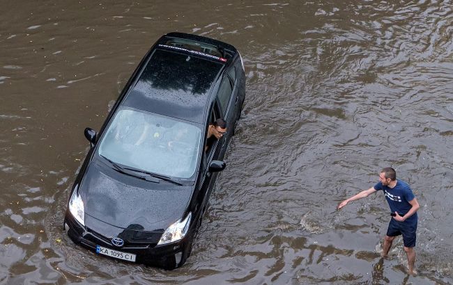 Як дощ може зашкодити автомобілю: що необхідно знати водіям