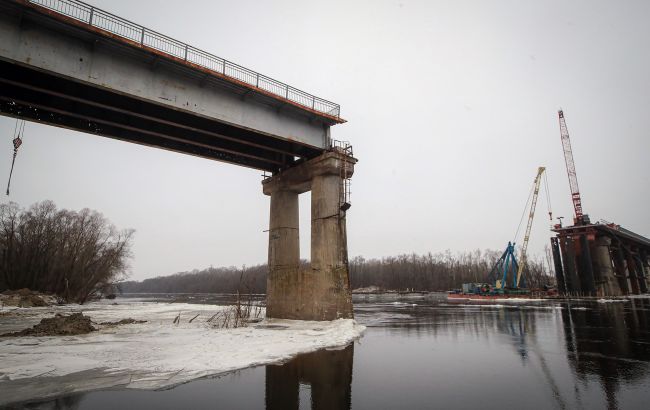 Російські військові зруйнували міст у Чернігівській області