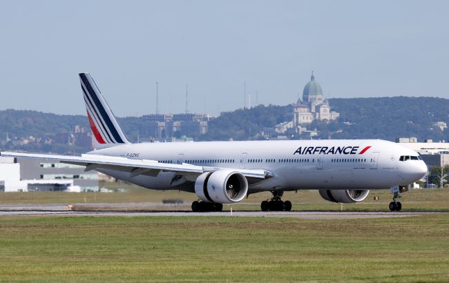 Літак Air France екстрено сів в Кенії через підозрілий предмет на борту