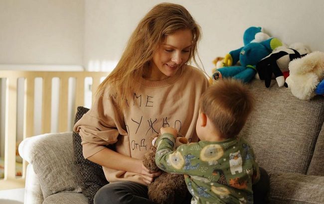 Наполегливий мужичок: Олена Шоптенко розсмішила історією, як її крихта-син будить її вранці