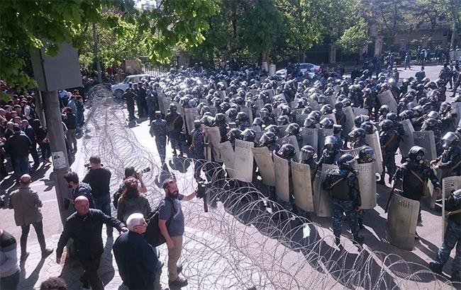 Протести у Вірменії: в результаті зіткнень в Єревані постраждали 46 людей