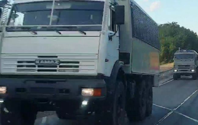 У РФ помітили автозаки Росгвардії, які рухалися в бік кордону з Білоруссю