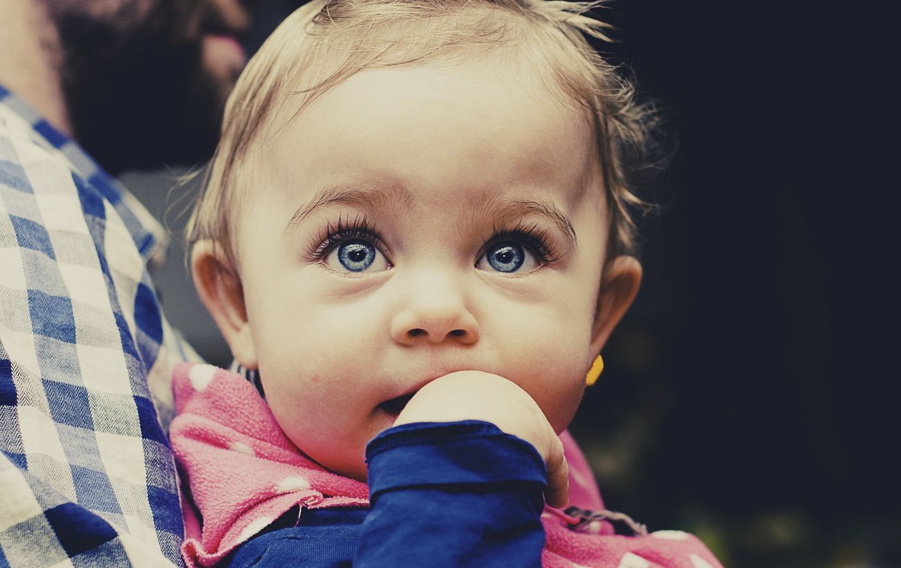 Если у обоих родителей голубые глаза, то у них не может родиться кареглазый ребенок?