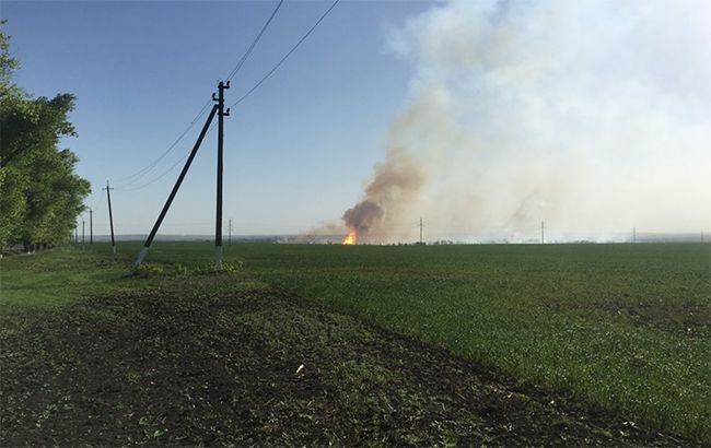 Поблизу військових складів у Балаклії виникла пожежа