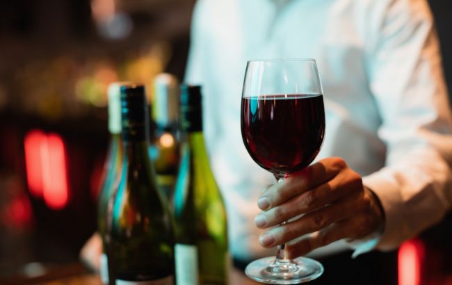 Врач рассказала, кому нельзя пить вино: возникнут серьезные проблемы со здоровьем
