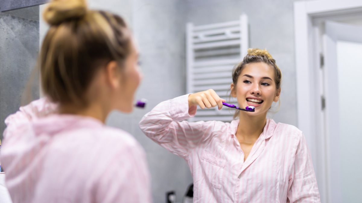 Чистить зубы вредно: правда или вымысел?