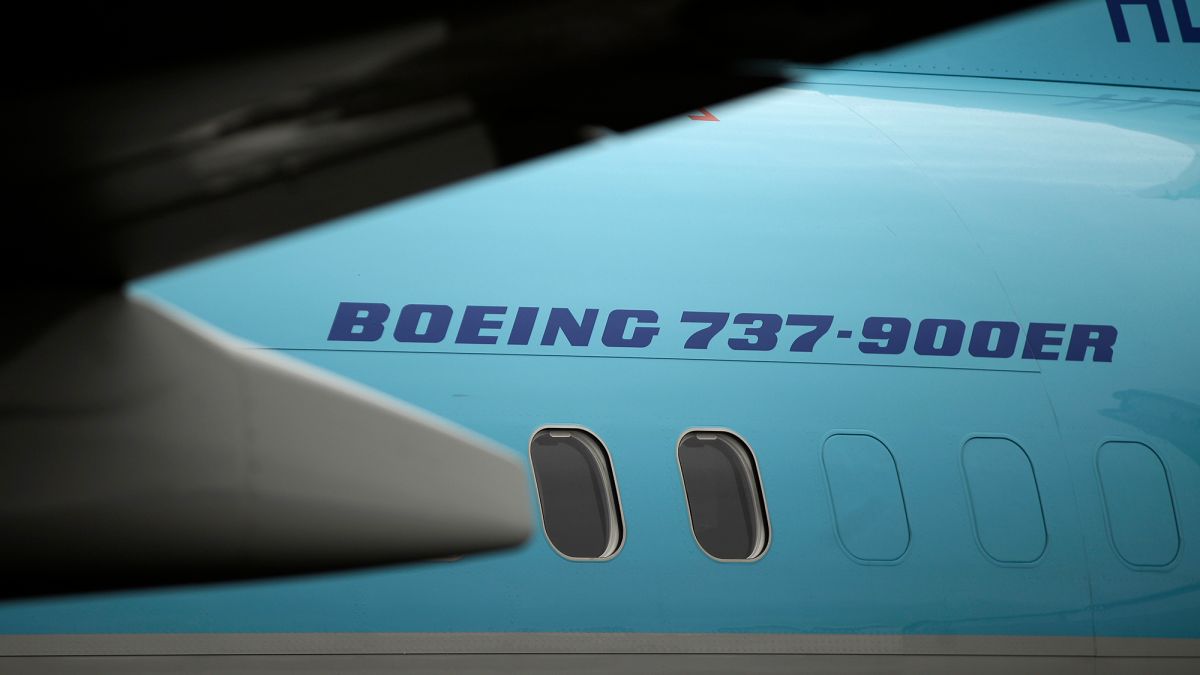 Проверки самолетов Boeing – авиакомпаниям советуют проверить заглушки  аварийных дверей | РБК Украина