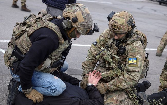 СБУ у звільненому Лимані спіймала 9 зрадників і знайшла схрон зі зброєю (відео)