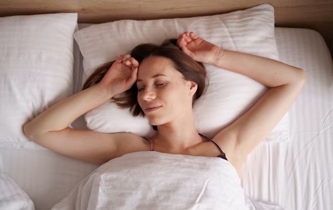 Как свести к минимуму появление морщин во время сна: очень простые правила
