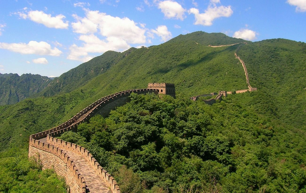 Earthquake in China – part of the Great Wall of China collapsed, people suffered