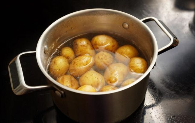 Это возможно: как почистить и размять вареный картофель одним махом (видео)