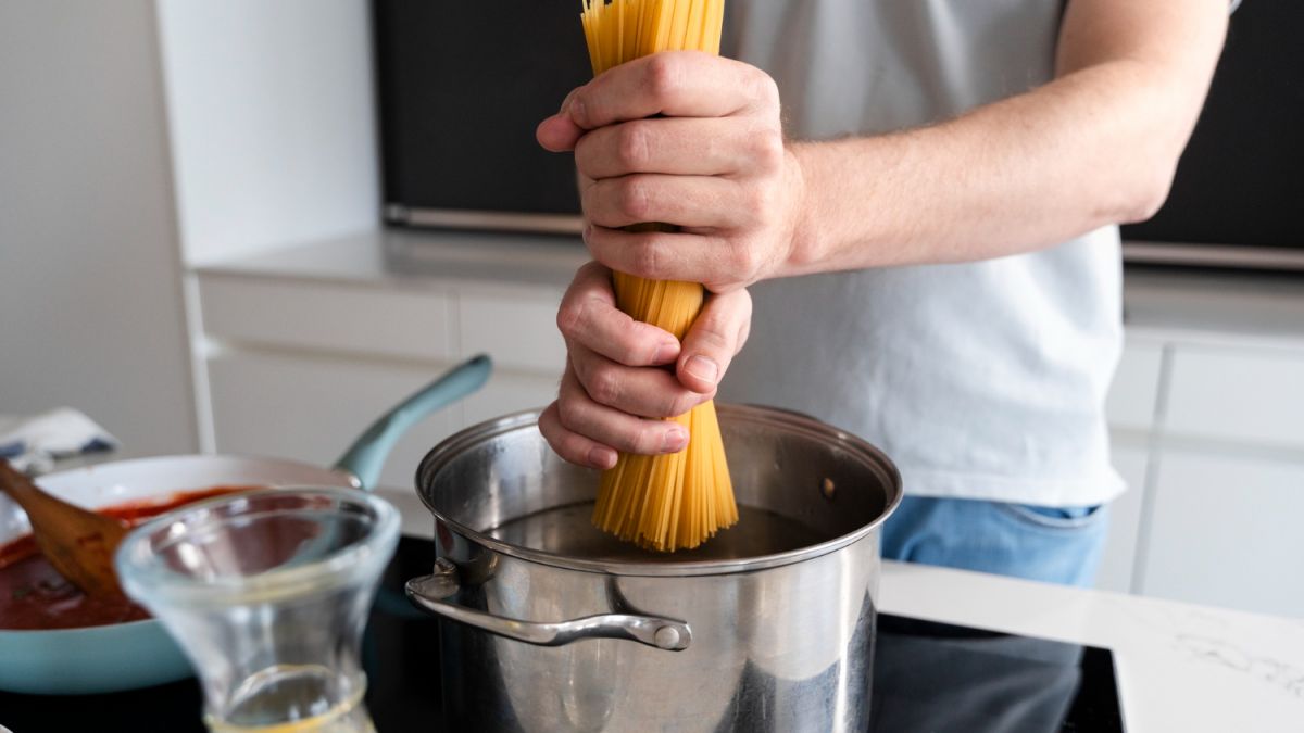 Так делают итальянцы: что добавить в кастрюлю, чтобы макароны никогда не слипались