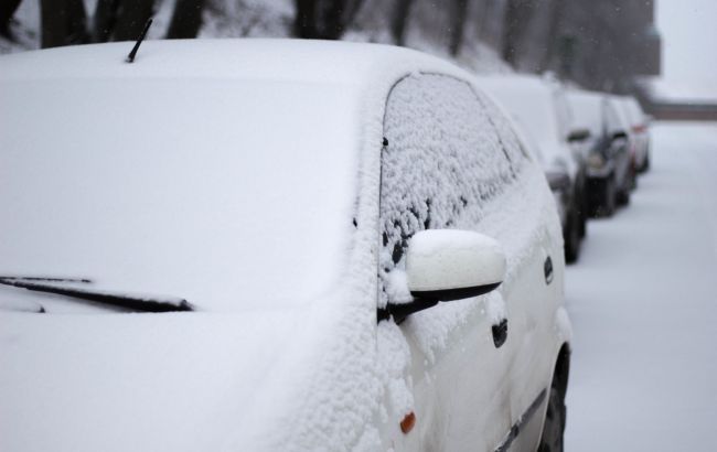 Навредите не только себе, но и другим: где категорически запрещено парковать авто зимой