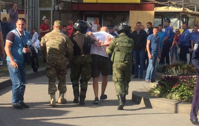 Милиция задержала на Майдане польского фаната, пытавшегося разбить телекамеру