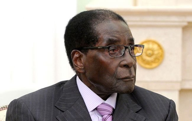 Военные Зимбабве предъявили ультиматум старейшему президенту в мире