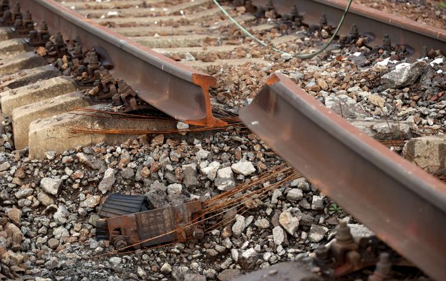 Від вибуху у Мелітополі пошкоджено залізницю, по якій росіяни перевозять техніку та награбоване