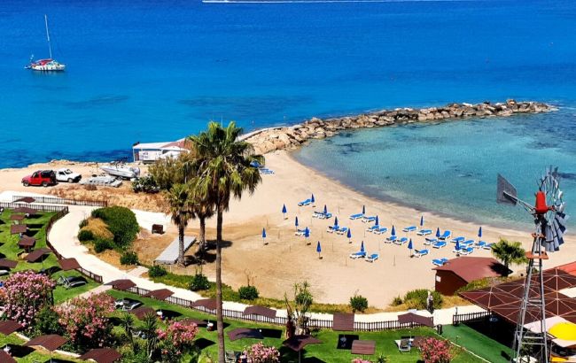 На Кіпр без пересадок: скільки коштують путівки на курорти острова у квітні