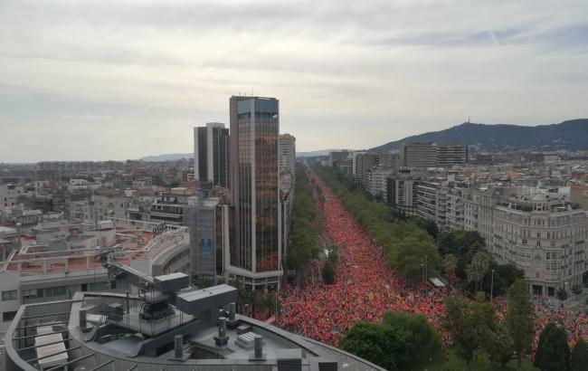 У Барселоні сотні тисяч каталонців вимагають незалежності від Іспанії