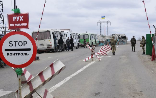 Нерівномірно і непередбачувано: ООН критикує правила пропуску на Донбасі