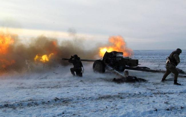 За добу на Донбасі вдвічі зменшилася кількість обстрілів, двоє військових поранені, - штаб АТО