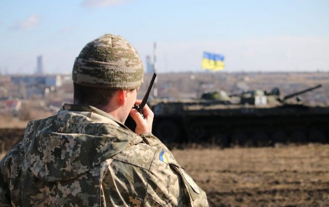 С утра на Донбассе ранили украинского военного, боевики провели 28 обстрелов за сутки