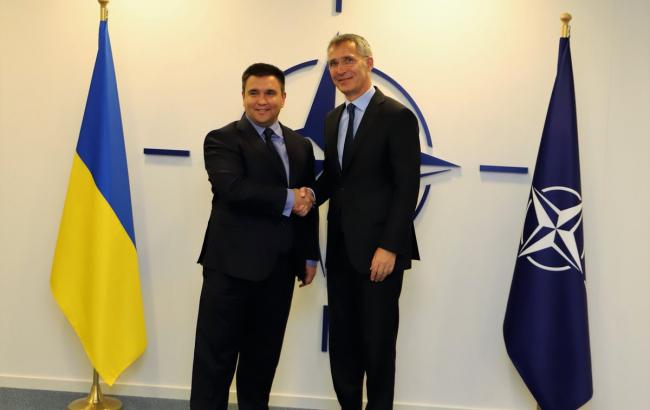 Клімкін обговорив зі Столтенбергом посилення безпеки сховищ боєприпасів в Україні