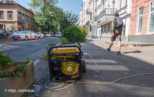 Потребление достигло максимума из-за жары: "Укрэнерго" назвало время наибольших отключений