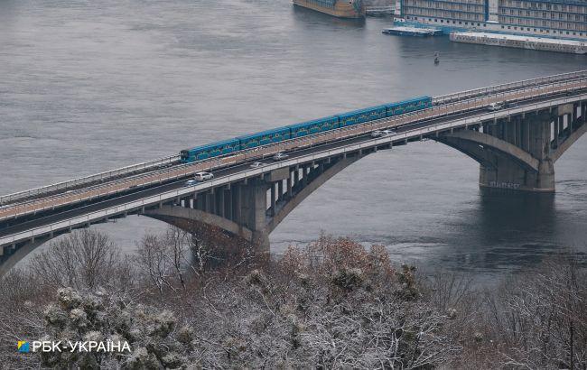 Енергетики повідомили, коли відновлять світло на лівому березі в Києві